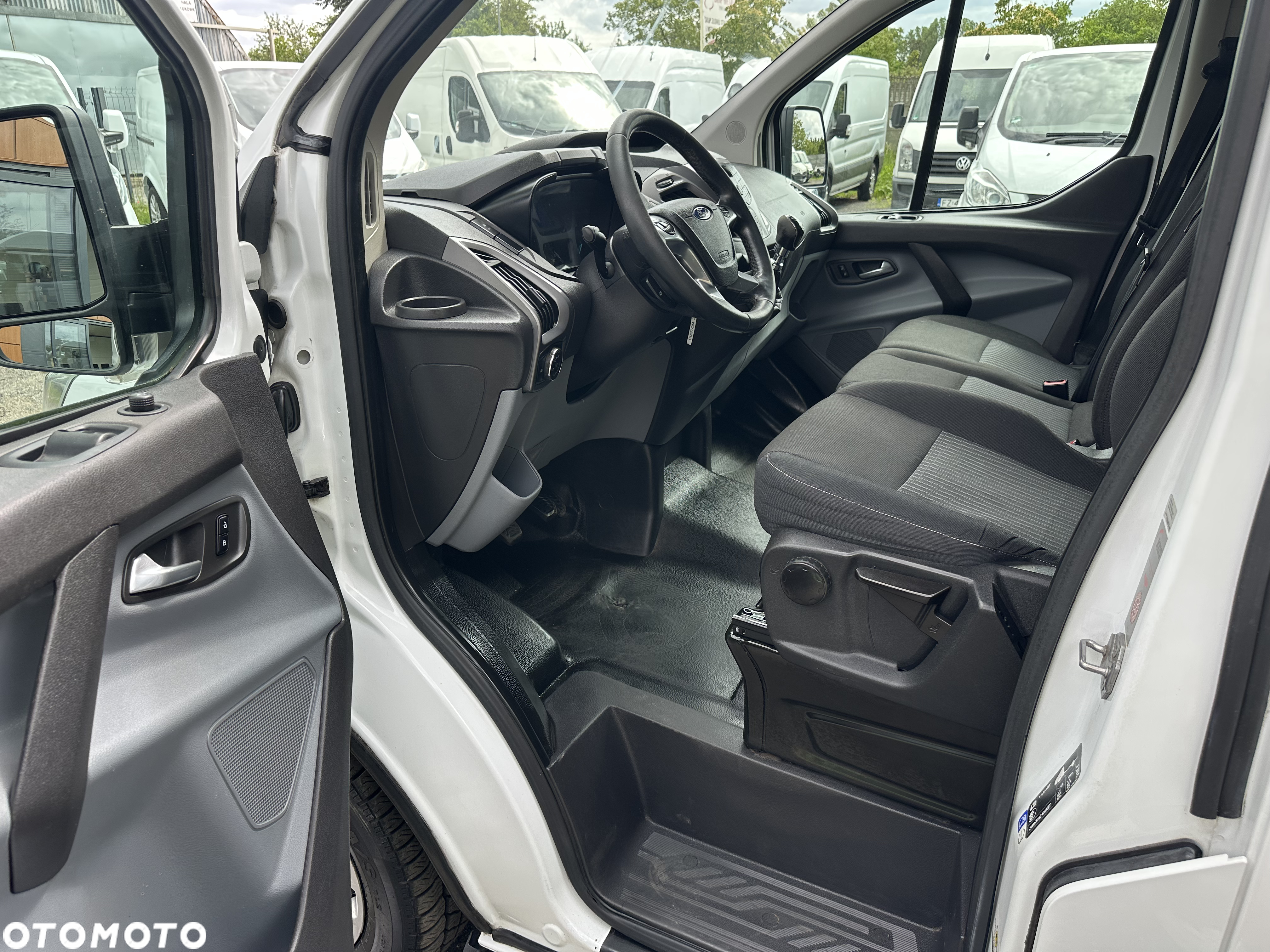 Ford Transit Custom 330 L2H1 Trend - 24
