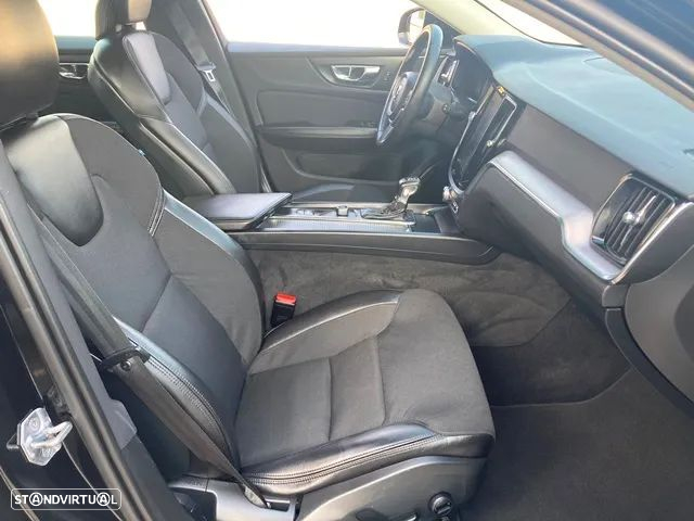 Volvo V60 2.0 D3 Momentum Core Geartronic - 31