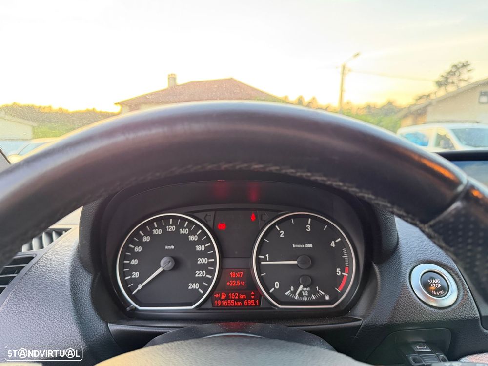 BMW 118 d Pack M - 19