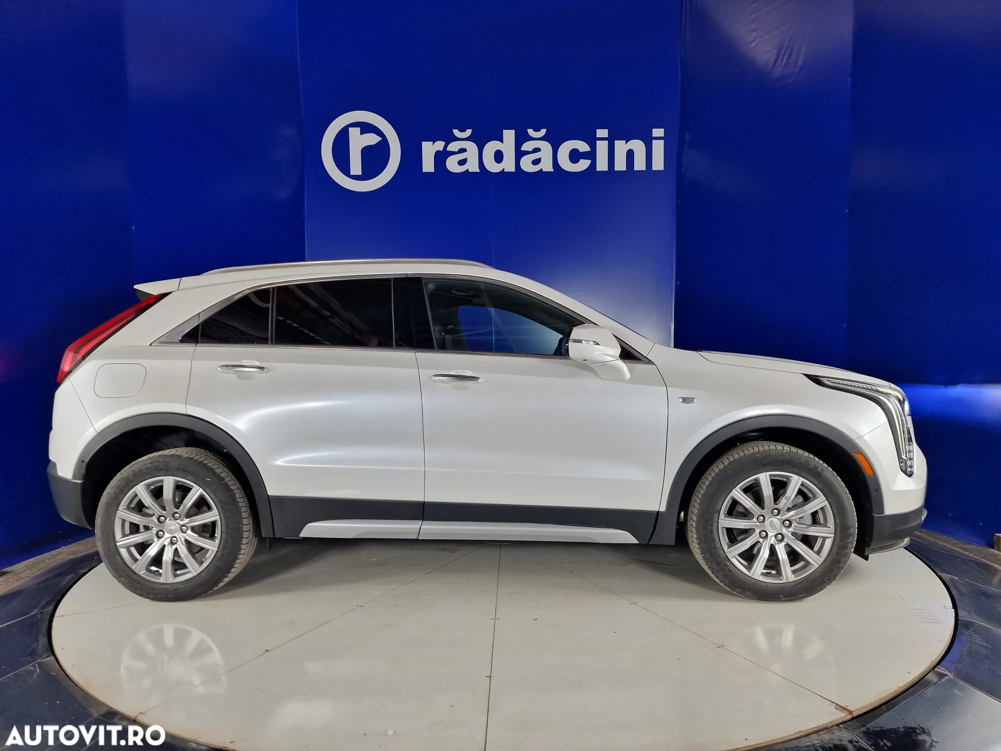 Cadillac XT4 350T AWD Premium Luxury - 4