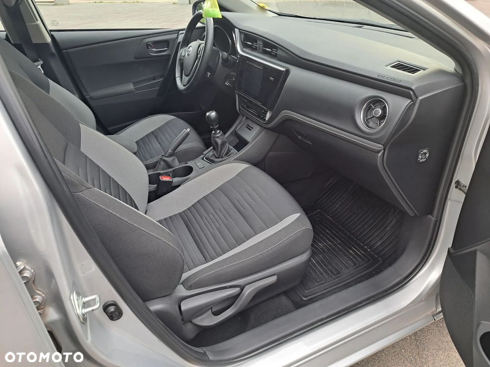 Toyota Auris - 16