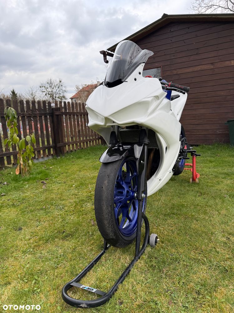 Yamaha R3 - 1