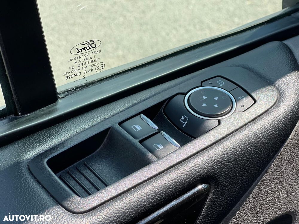 Ford Tourneo Custom - 13