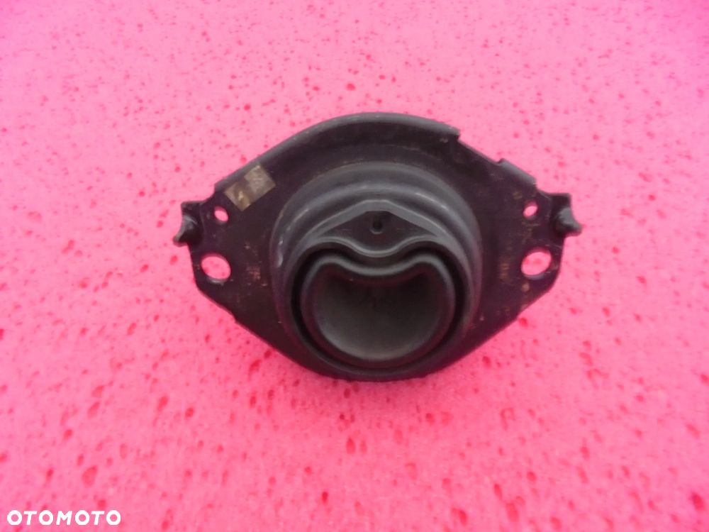 JEEP GRAND CHEROKEE PODUSZKA SILNIKA 5,7 HEMI - 2