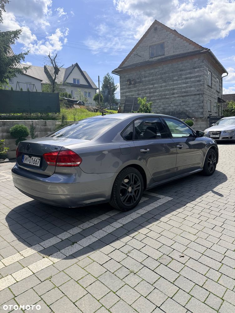 Volkswagen Passat - 4