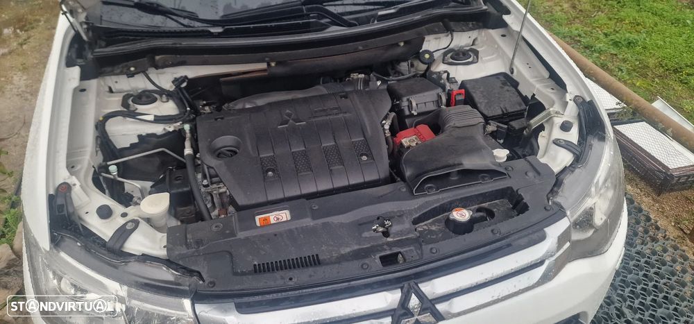 Mitsubishi Outlander 2.2 DI-D Instyle Navi AT 4WD - 26