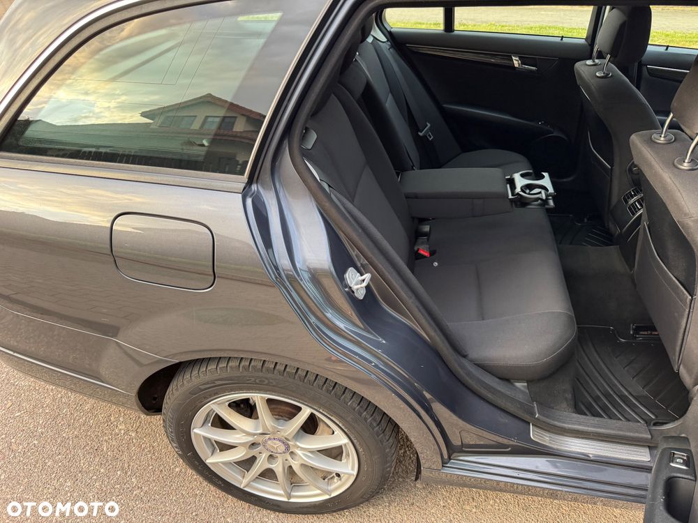 Mercedes-Benz Klasa C 180 Kompressor BlueEFFICIENCY Elegance - 33