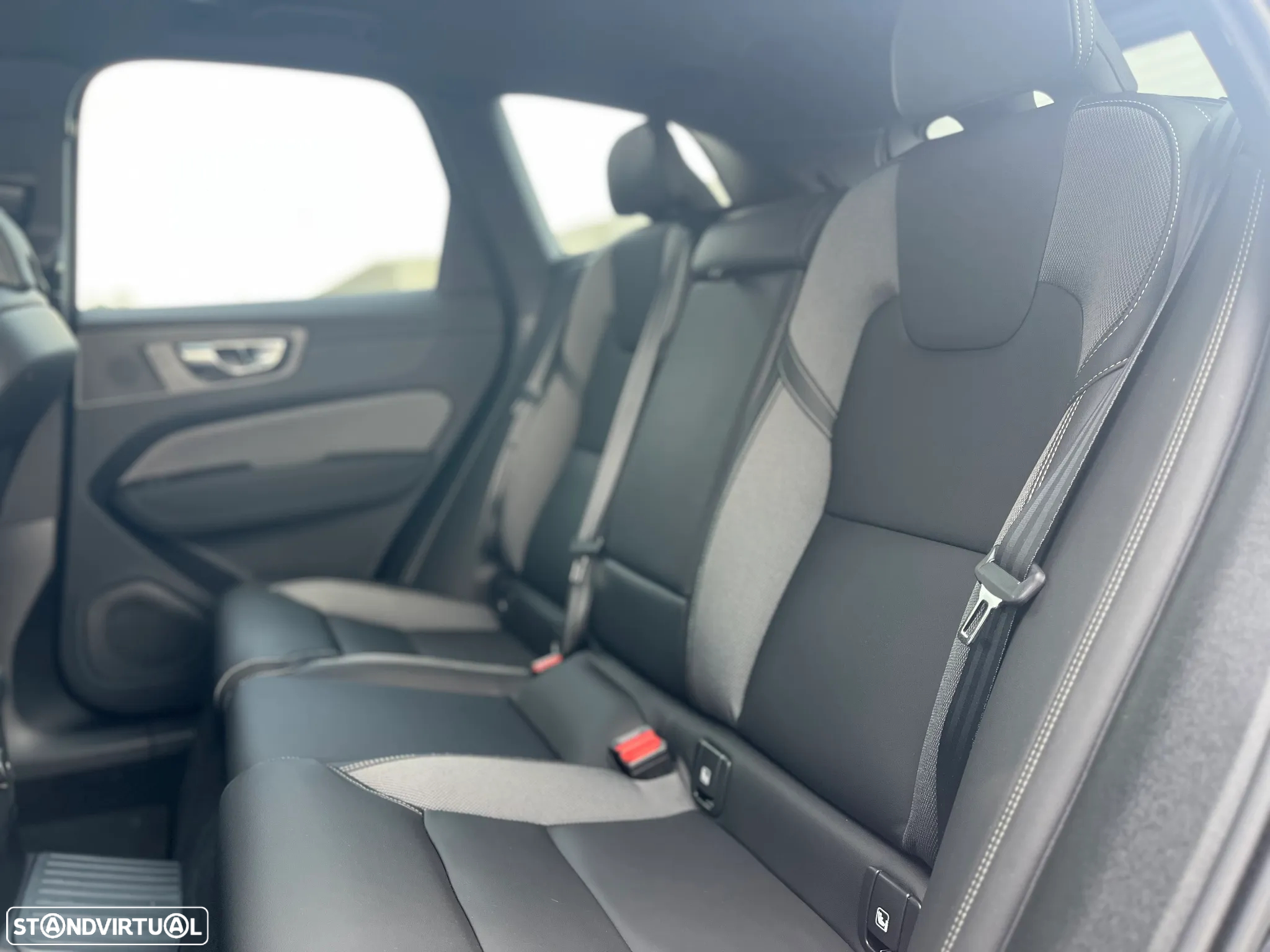 Volvo XC 60 2.0 T6 PHEV Plus Dark AWD - 19