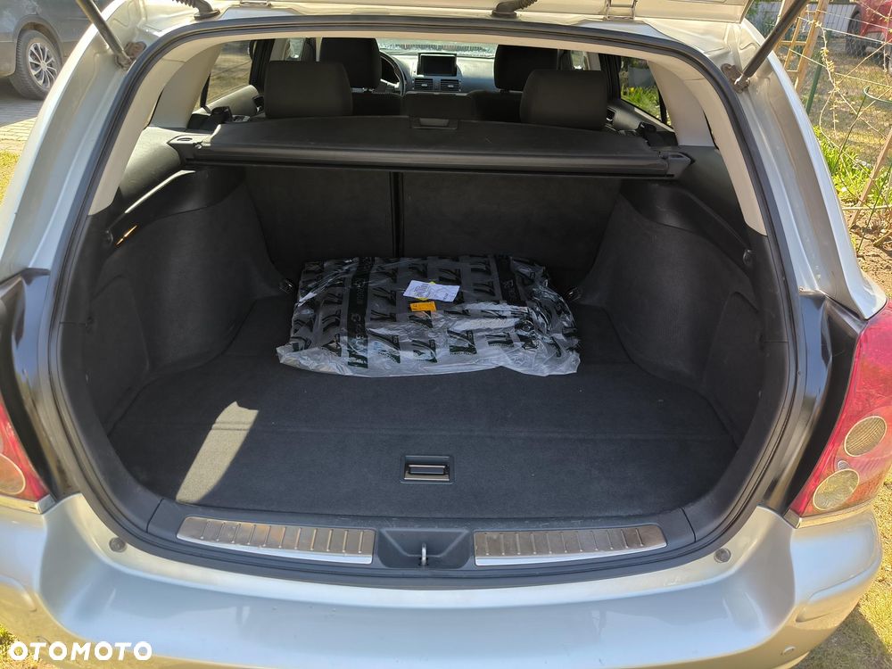 Toyota Avensis 1.8 VVT-i Automatik Sol - 18