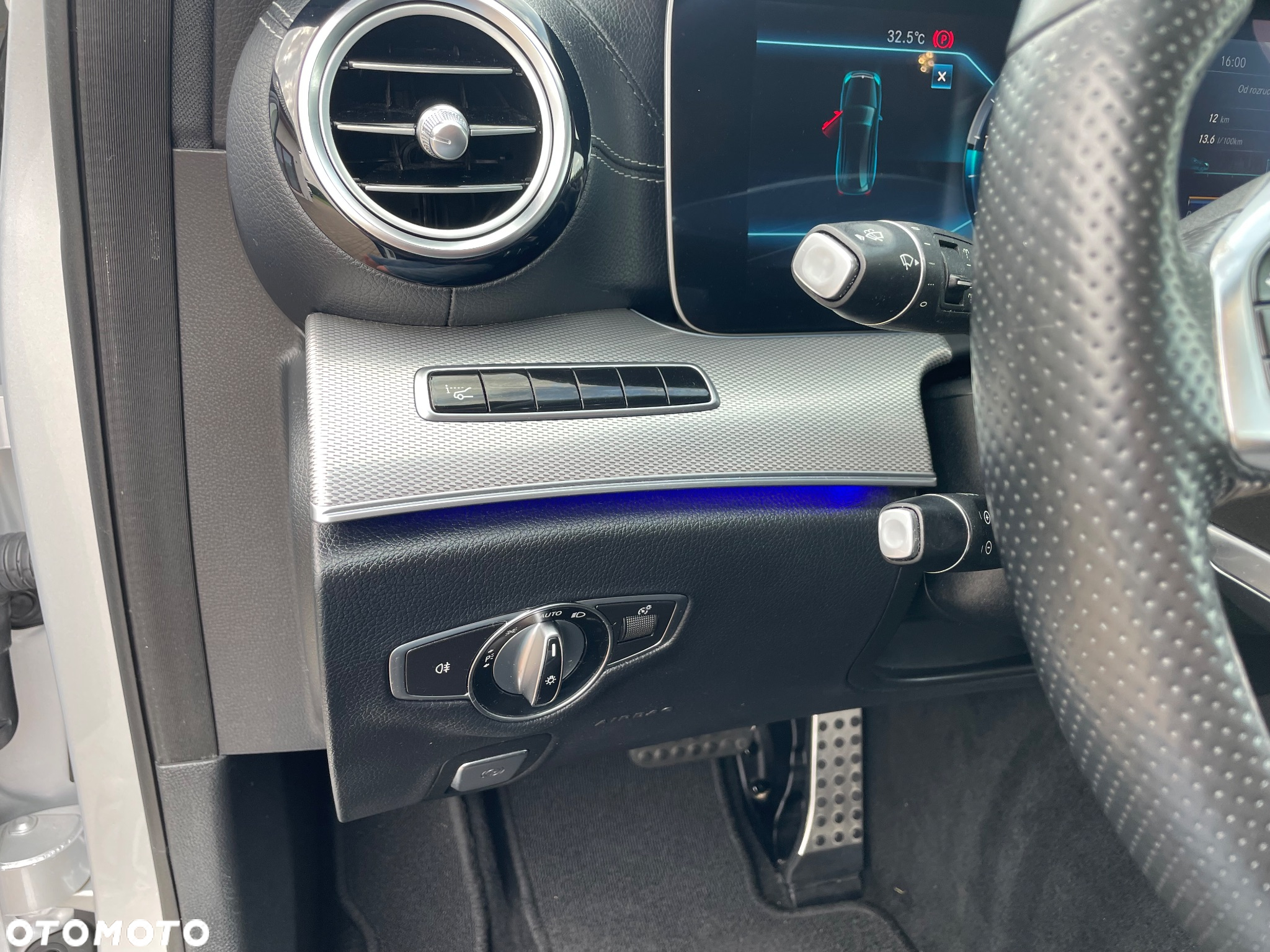 Mercedes-Benz Klasa E 220 d 4Matic T 9G-TRONIC AMG Line - 20