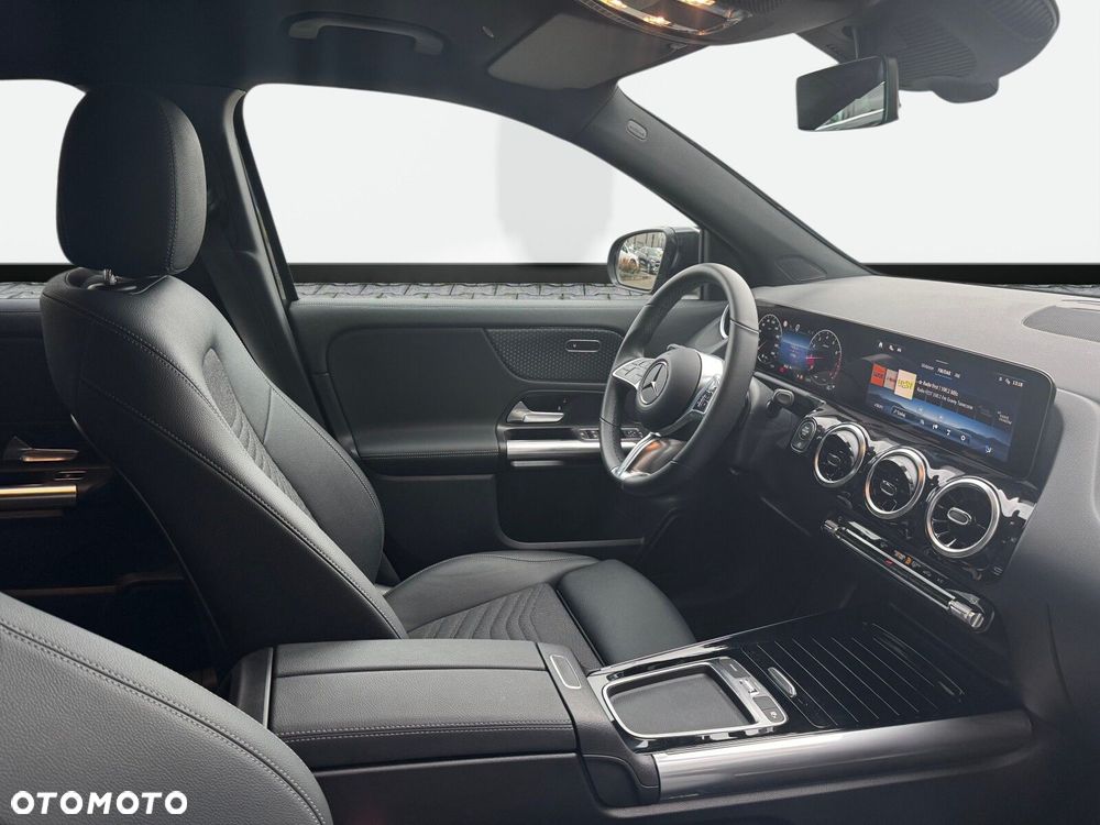 Mercedes-Benz GLA - 16