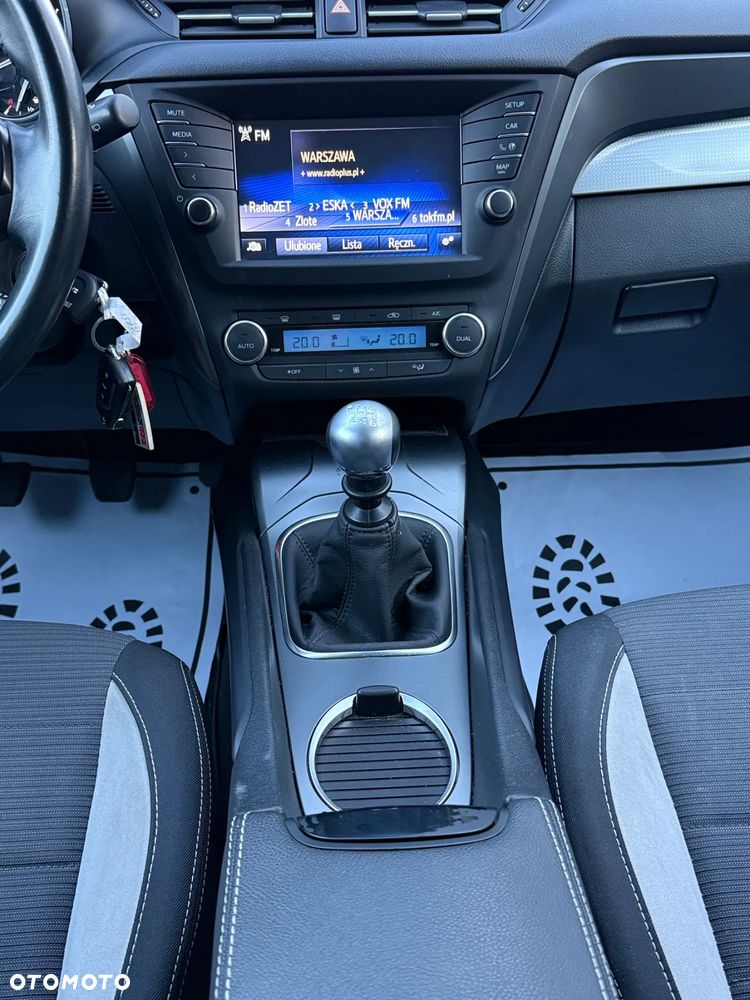 Toyota Avensis 2.0 D-4D Premium - 8