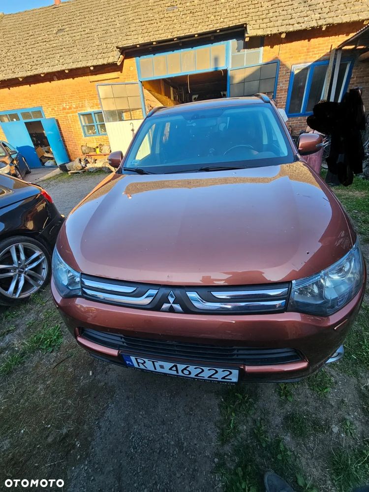 Mitsubishi Outlander - 2