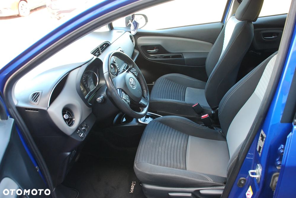 Toyota Yaris Hybrid 100 Life - 6