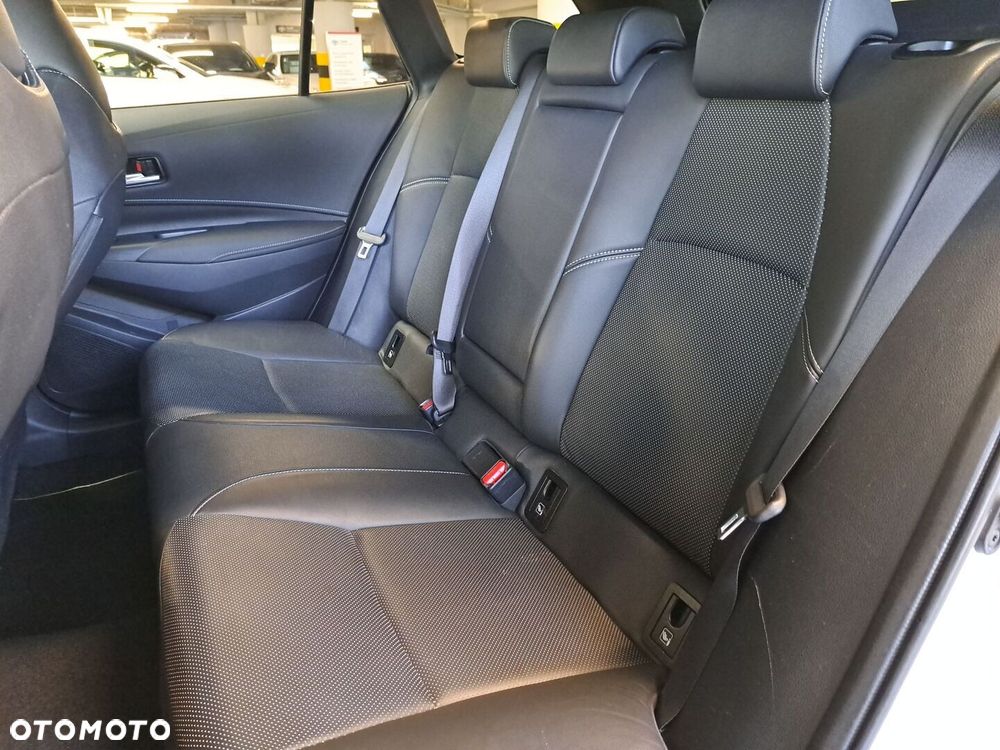 Toyota Corolla - 32