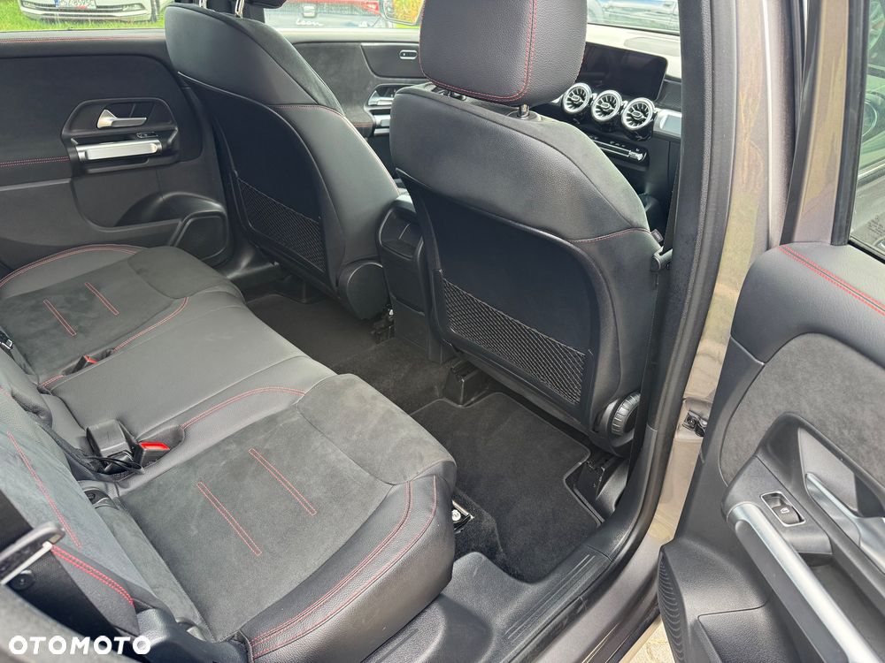 Mercedes-Benz GLB 200 d 4-Matic AMG Line 8G-DCT - 25