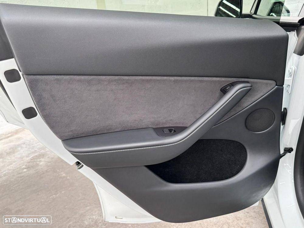 Tesla Model Y Performance Tração Integral - 52
