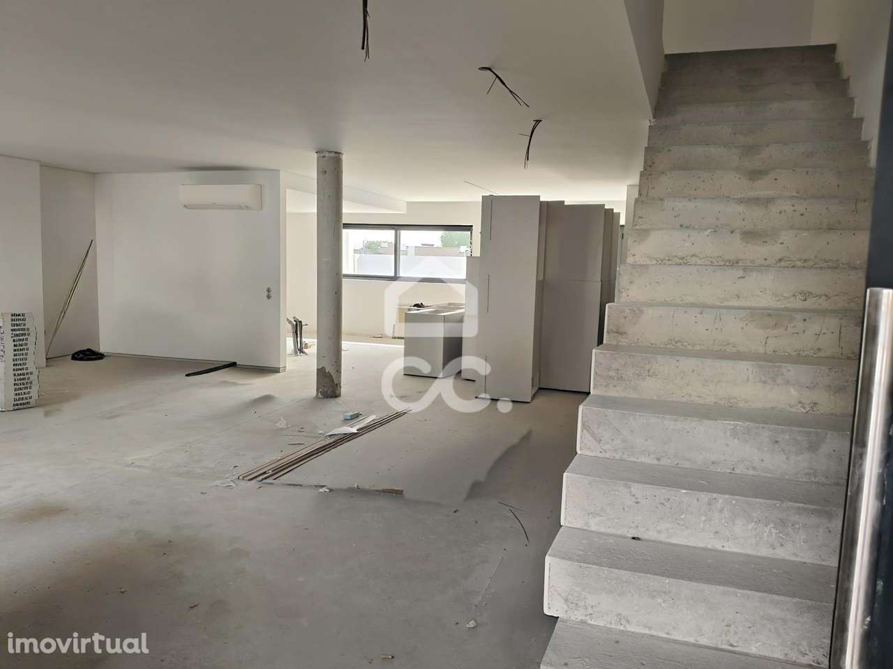 Moradia T3 Nova com 3 Suites, Jardim e Terraço – Design Contemporâneo - Grande imagem: 5/26