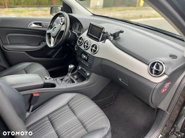 Mercedes-Benz Klasa B 180 d BlueEFFICIENCY Edition Style - 16