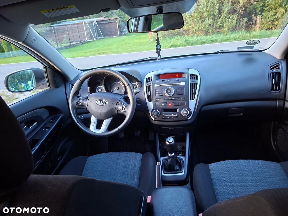 Kia Ceed - 11
