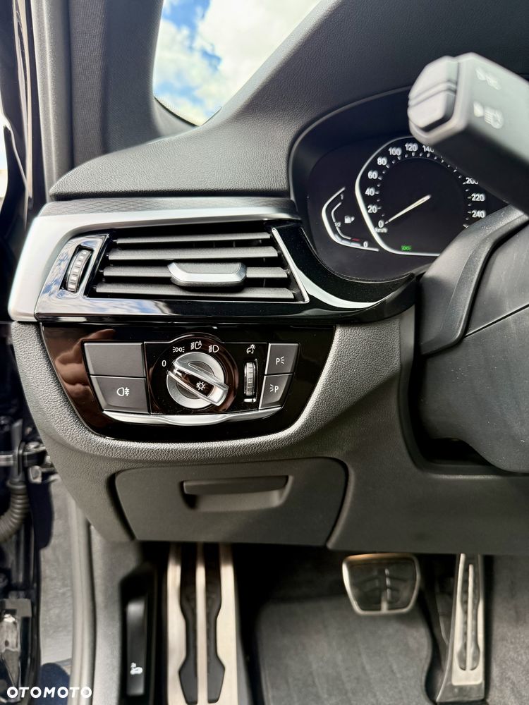 BMW Seria 5 520i mHEV M Sport sport - 14