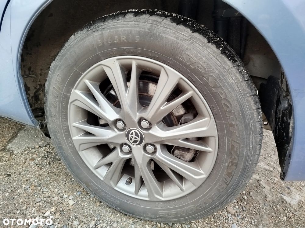 Toyota Yaris Hybrid 100 Premium - 7