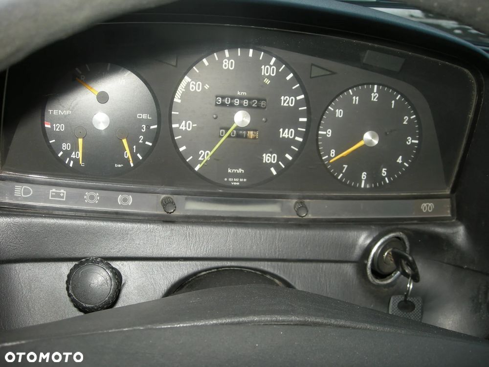 Mercedes-Benz W123 - 19