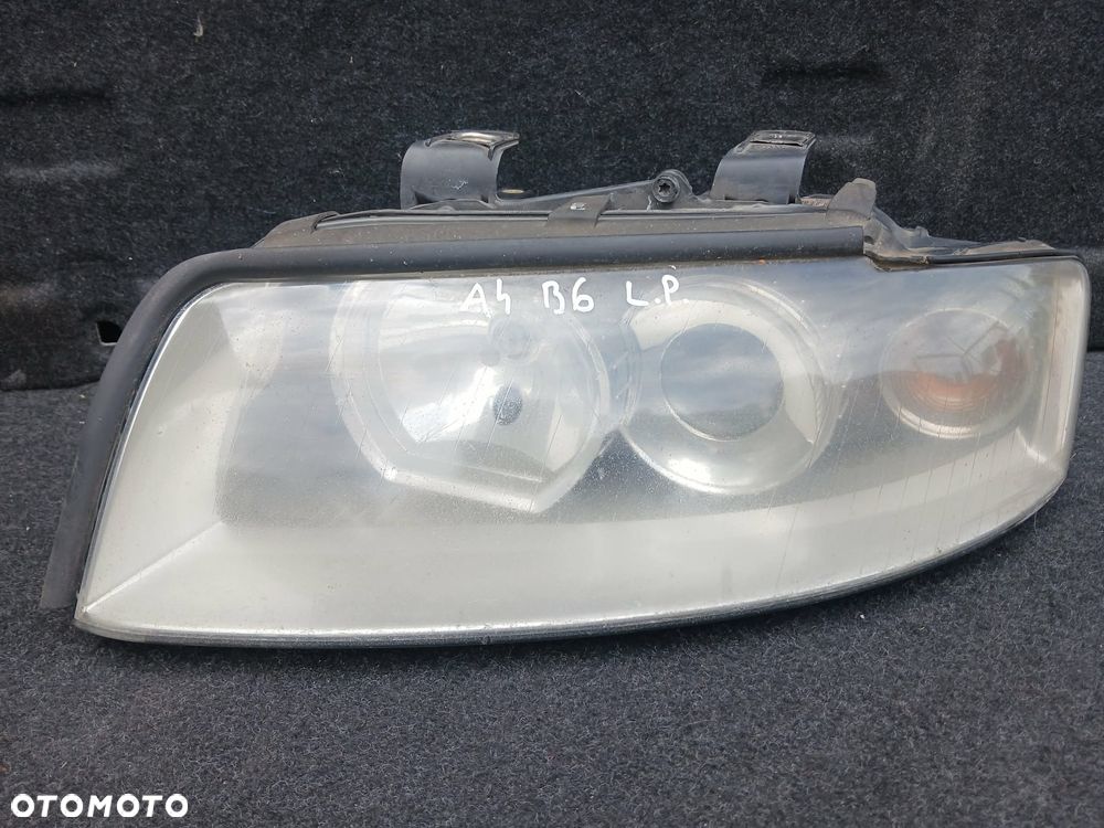 Audi A4 B6 lampa przednia lewa Xenon brak przetwornicy - 1