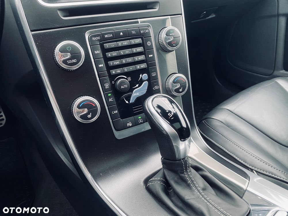 Volvo V60 D4 Geartronic R-Design - 37