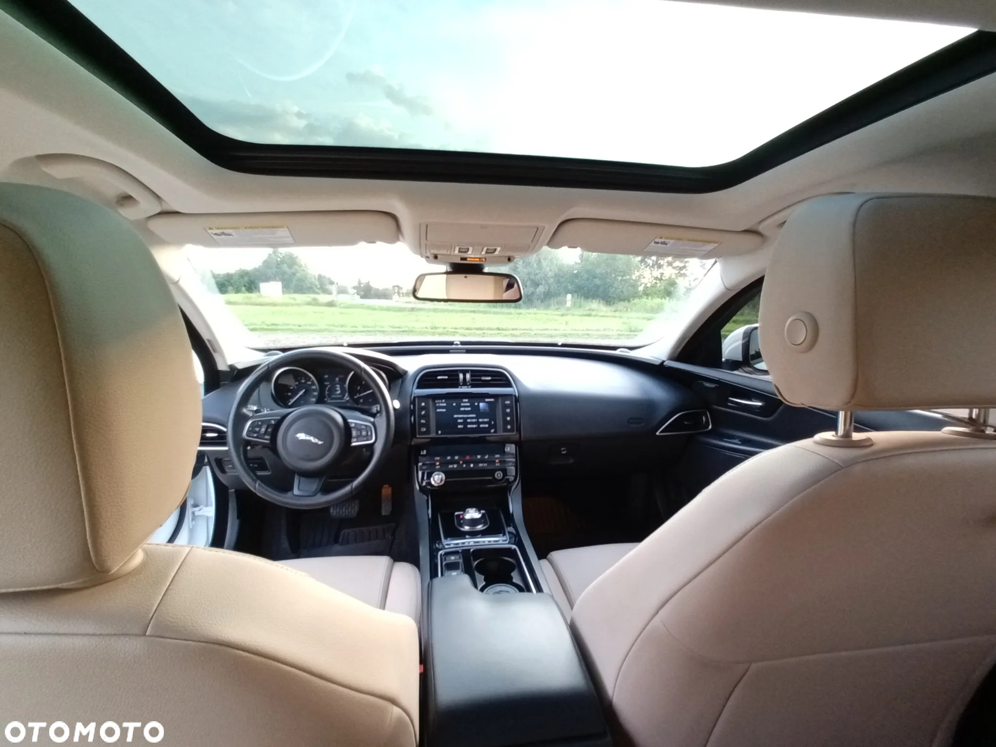 Jaguar XE 25t AWD Prestige - 7