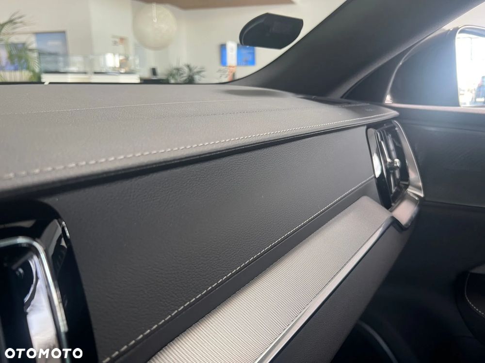 Volvo S60 B5 B AWD Ultimate Dark - 27
