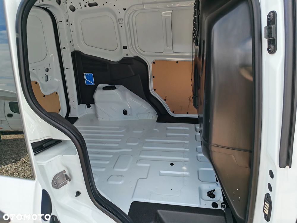 Ford Transit Courier - 21