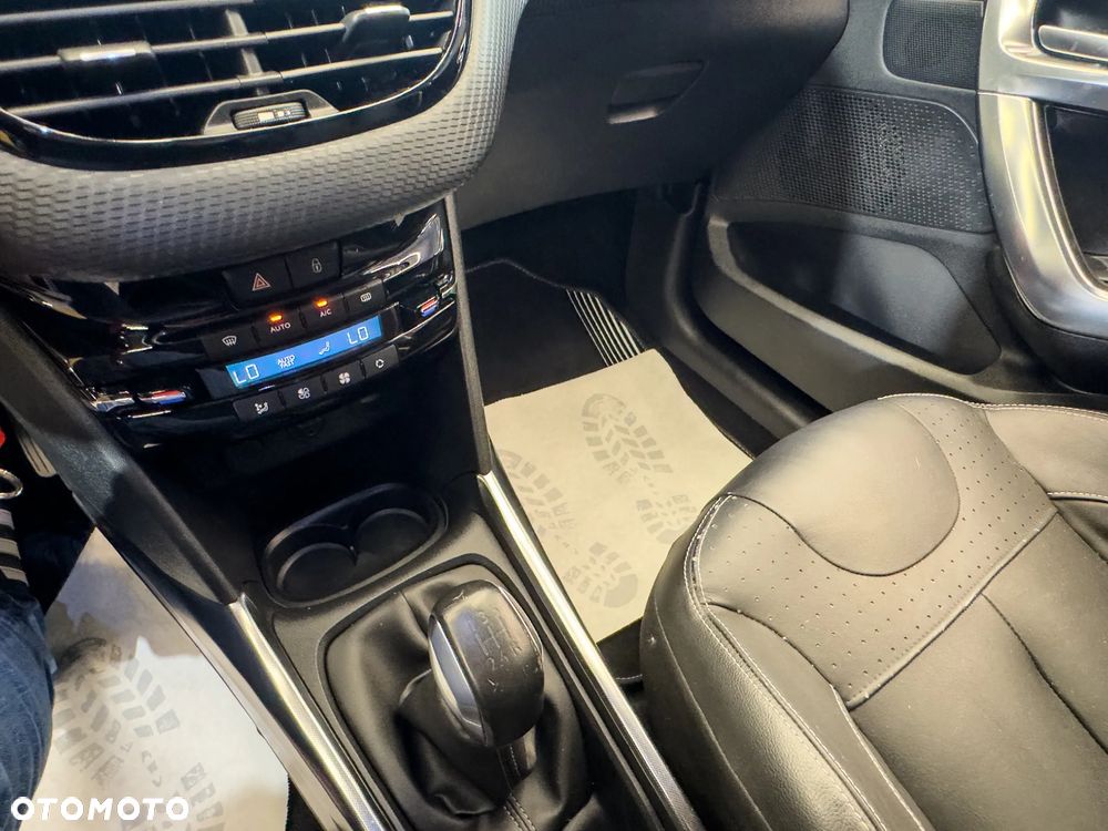 Peugeot 2008 PureTech 82 Allure - 28