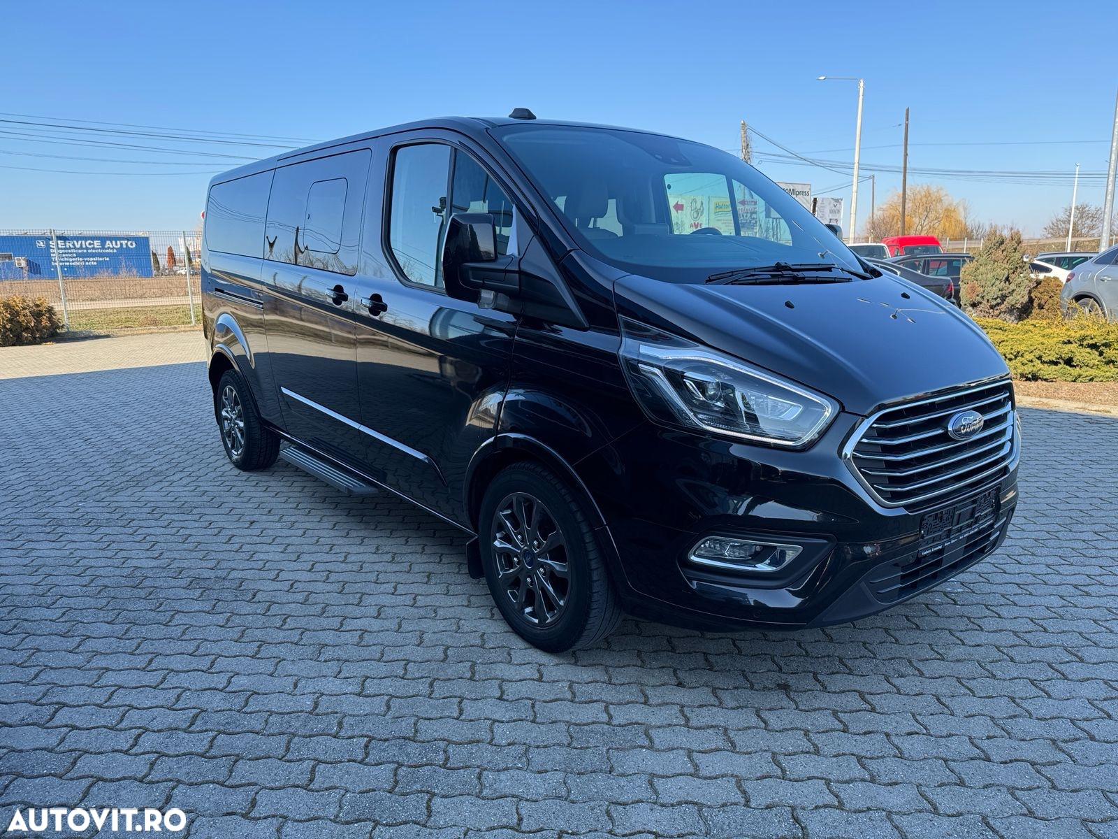 Ford Tourneo Custom Bus 320 2.0 EcoBlue 170 CP L2H1 Titanium X Aut. - 2