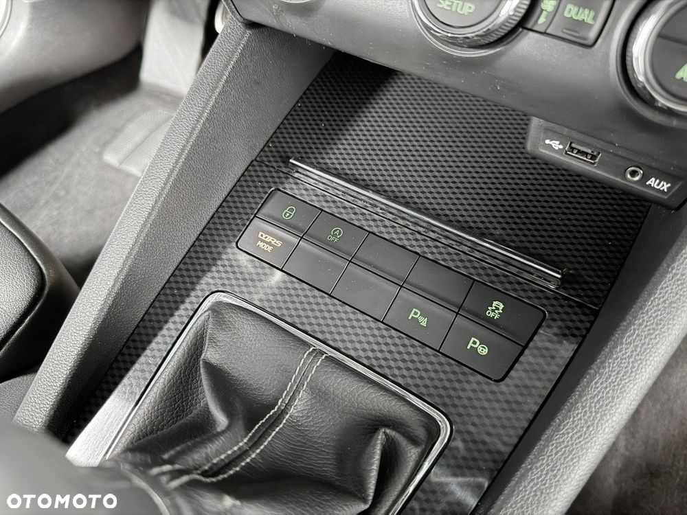 Skoda Octavia 2.0 TDI RS - 25