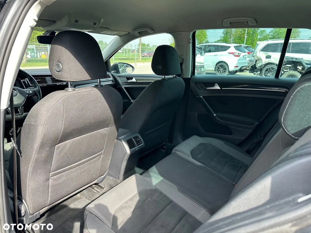 Volkswagen Golf - 10