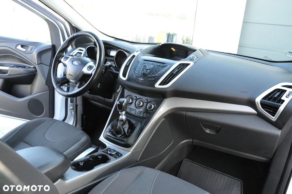 Ford Kuga - 33