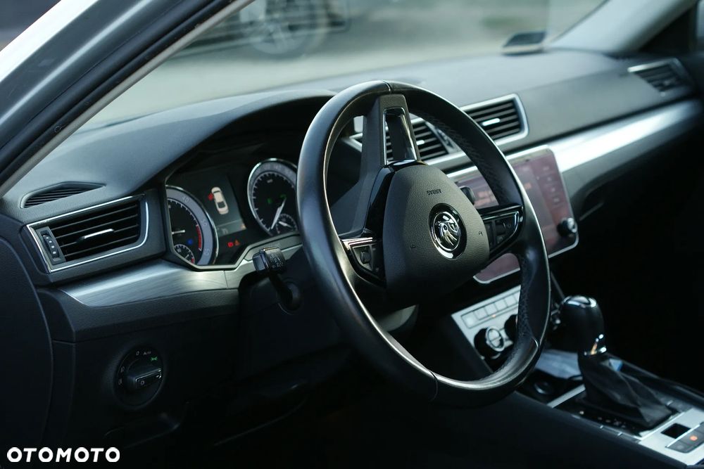 Skoda Superb 2.0 TDI Ambition DSG - 11