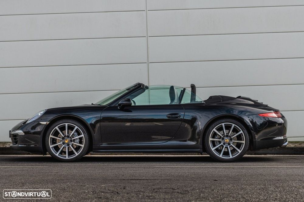 Porsche 911 (991) Carrera 4 Cabriolet PDK Black Edition - 37
