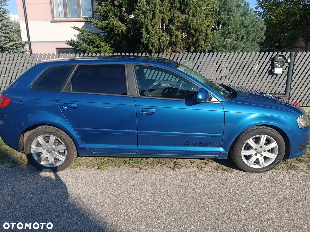 Audi A3 Sportback 1.6 TDI DPF Ambiente - 8