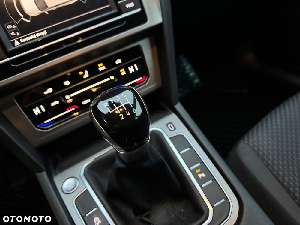 Volkswagen Passat Variant 1.5 TSI EVO Business - 17