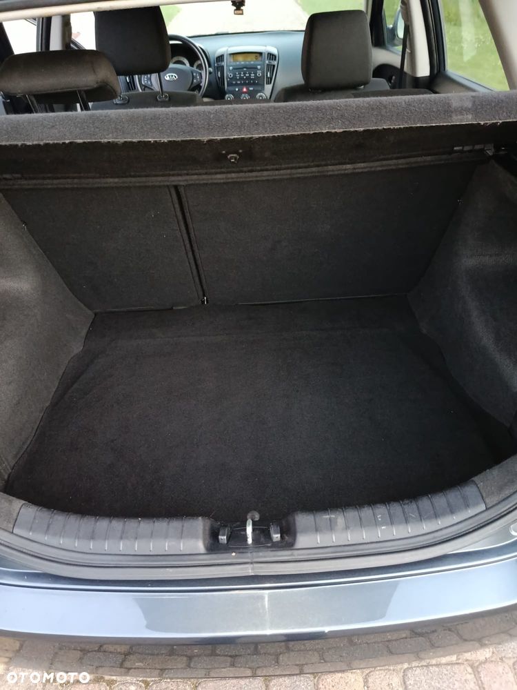 Kia Ceed - 8