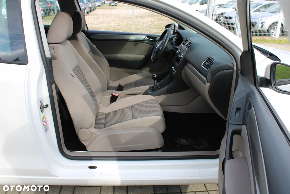 Volkswagen Golf - 22