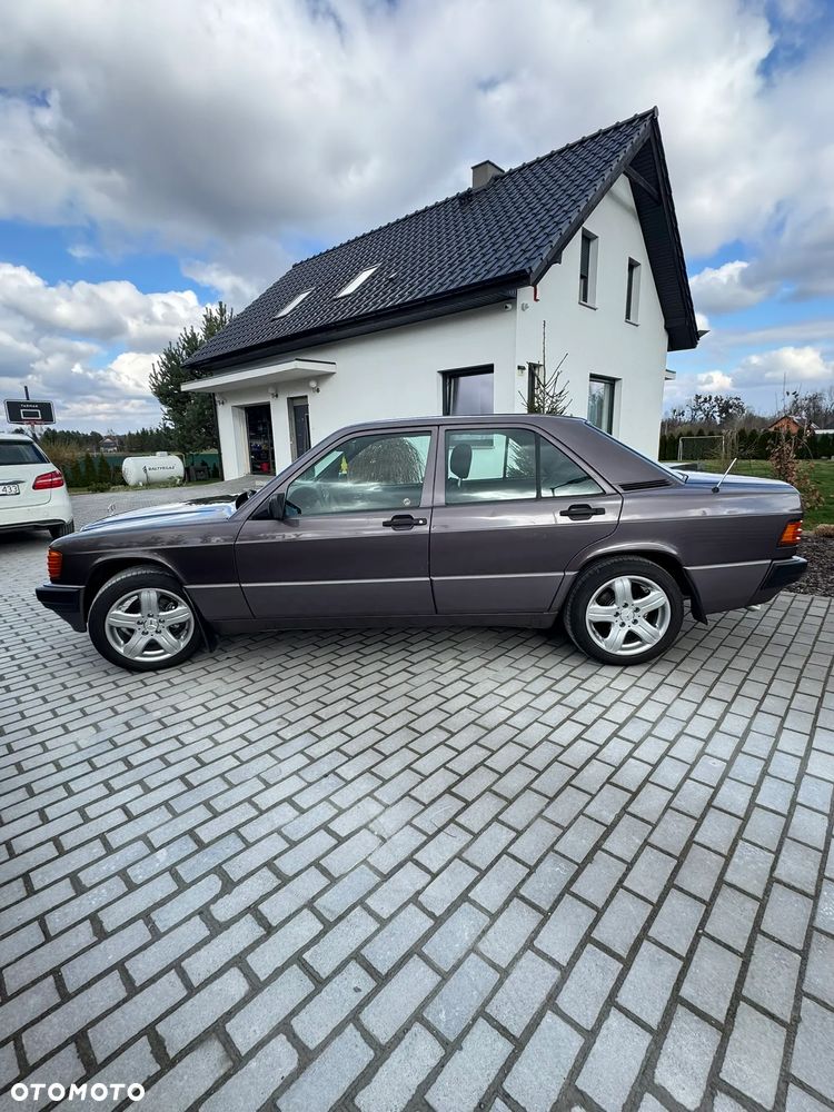 Mercedes-Benz W201 (190) - 5