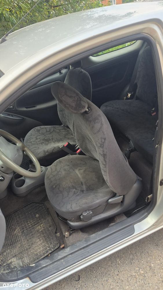 Toyota Yaris 1.4 D-4D - 13