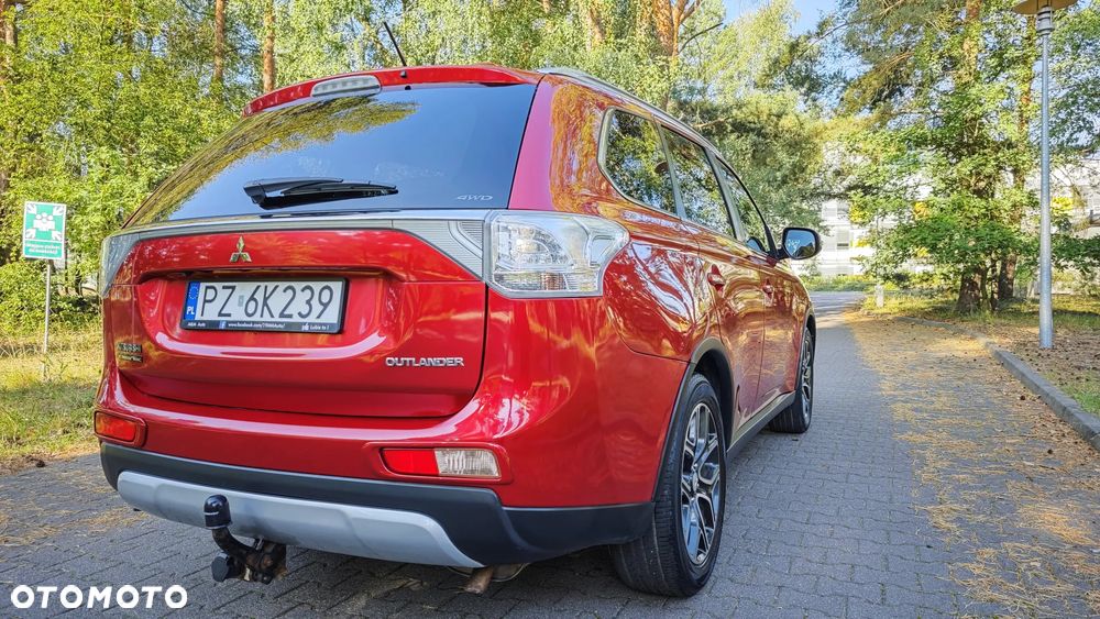 Mitsubishi Outlander 2.0 Instyle Navi 4WD CVT - 24