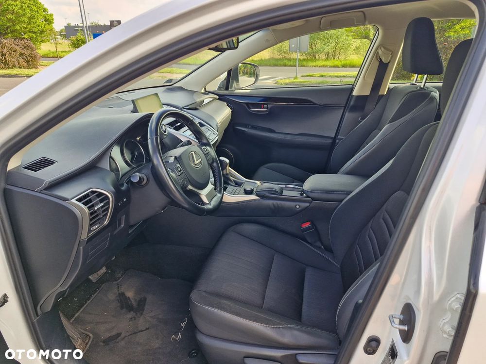 Lexus NX 300h Elite AWD - 25