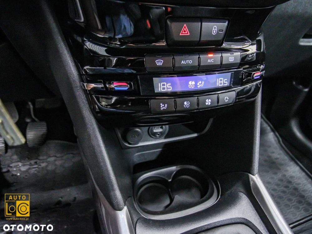Peugeot 2008 1.2 Pure Tech Allure S&S - 23
