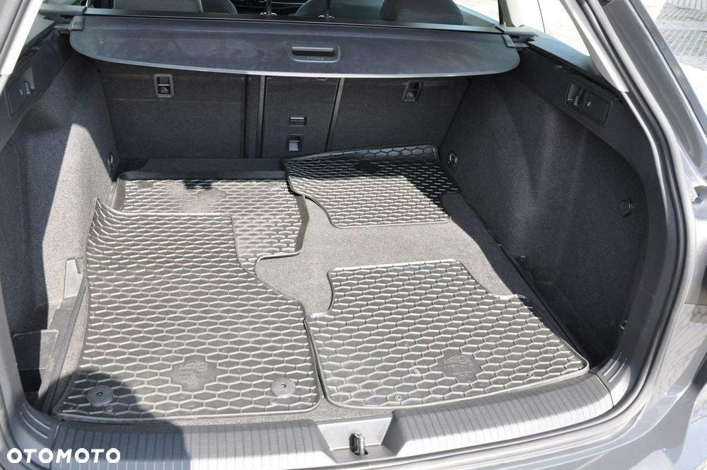 Volkswagen Golf - 26