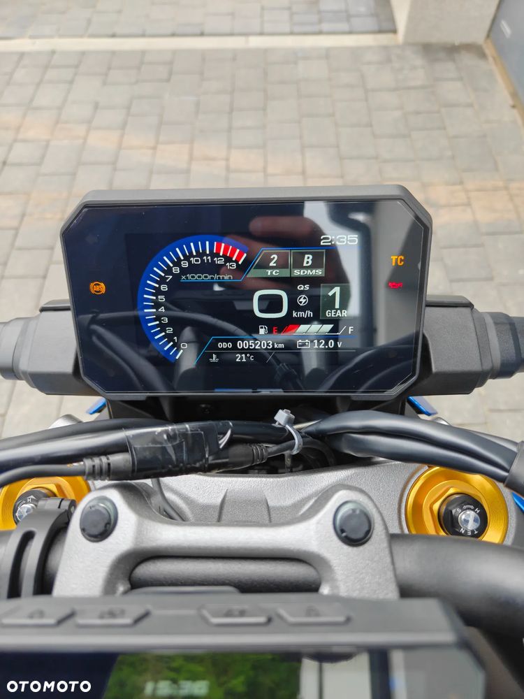 Suzuki GSX 1000 - 12
